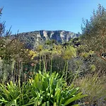 En Cévennes Du Sud, Bergerie Restaurée Au Rez De Jardin D'une Bastide Avec Piscine à Débordement, Vue Exceptionnelle, Authenticité, Confort, Repos Assuré Au Cœur De La Nature