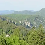 En Cévennes Du Sud, Bergerie Restaurée Au Rez De Jardin D'une Bastide Avec Piscine à Débordement, Vue Exceptionnelle, Authenticité, Confort, Repos Assuré Au Cœur De La Nature Hébergement de vacances *