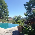 En Cévennes Du Sud, Bergerie Restaurée Au Rez De Jardin D'une Bastide Avec Piscine à Débordement, Vue Exceptionnelle, Authenticité, Confort, Repos Assuré Au Cœur De La Nature Hébergement de vacances Saint-Laurent-le-Minier