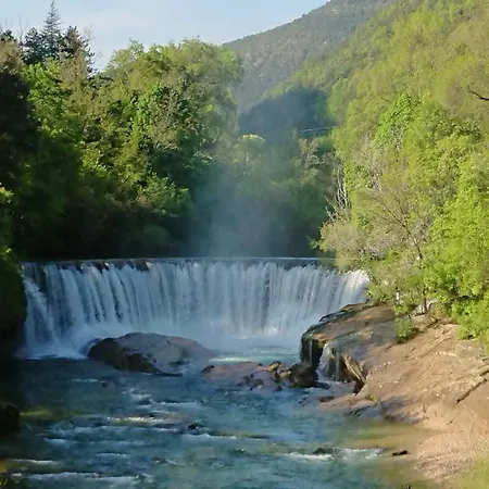 En Cévennes Du Sud, Bergerie Restaurée Au Rez De Jardin D'une Bastide Avec Piscine à Débordement, Vue Exceptionnelle, Authenticité, Confort, Repos Assuré Au Cœur De La Nature Hébergement de vacances Saint-Laurent-le-Minier